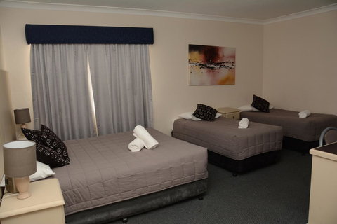 Ben Chifley Motor Inn - Your Accommodation 16