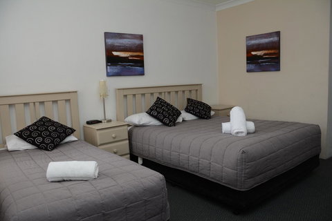 Ben Chifley Motor Inn - Your Accommodation 13