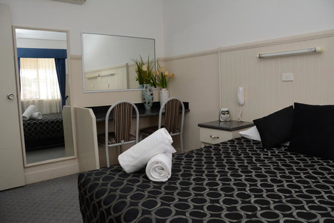 Ben Chifley Motor Inn - Your Accommodation 18