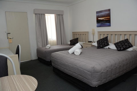 Ben Chifley Motor Inn - Your Accommodation 14