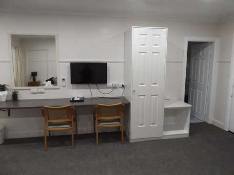 Ben Chifley Motor Inn - Your Accommodation 6