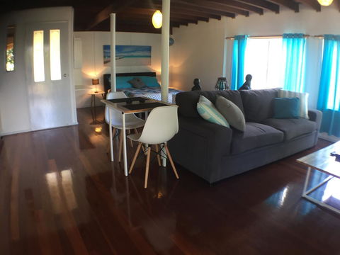 High Tide At Emerald - Your Accommodation 10