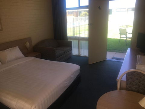Junee Motor Inn - Your Accommodation 0