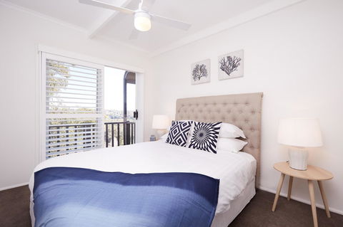 Bright And Spacious Family Home With Leafy Deck - Your Accommodation 4