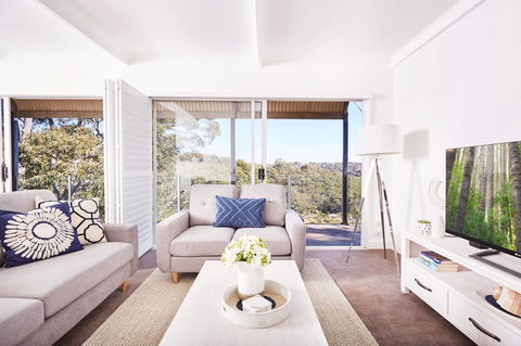 Bright And Spacious Family Home With Leafy Deck - Your Accommodation 14