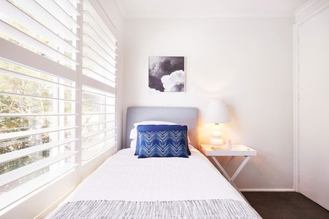 Bright And Spacious Family Home With Leafy Deck - Your Accommodation 25