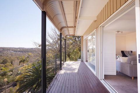 Bright And Spacious Family Home With Leafy Deck - Your Accommodation 23