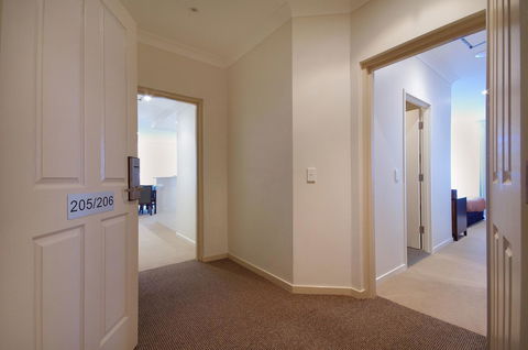 Macquarie Waters Boutique Apartment Hotel - Your Accommodation 7