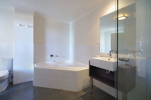 Macquarie Waters Boutique Apartment Hotel - Your Accommodation 28