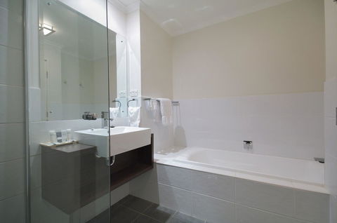 Macquarie Waters Boutique Apartment Hotel - Your Accommodation 20