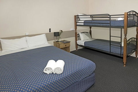 Banjo Paterson Inn - Your Accommodation 11