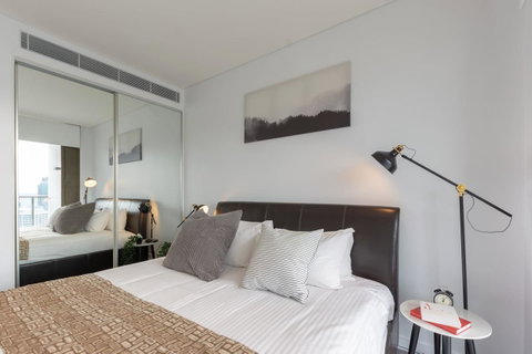 High Rise Apt In Heart Of Sydney Wt Harbour View - Your Accommodation 17