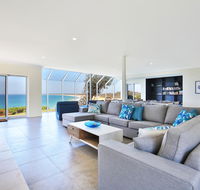 Neptune - Absolute Beachfront - Your Accommodation