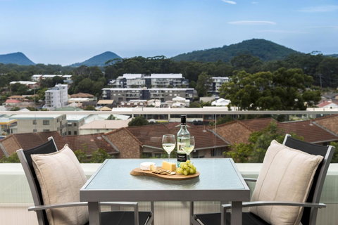 Oaks Nelson Bay Lure Suites - Your Accommodation 5