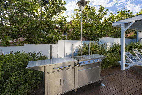 Oaks Nelson Bay Lure Suites - Your Accommodation 7