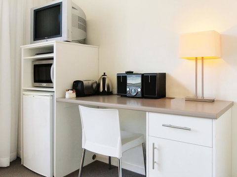 Oaks Nelson Bay Lure Suites - Your Accommodation 12
