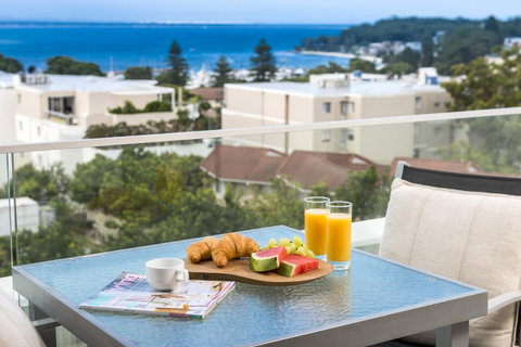 Oaks Nelson Bay Lure Suites - Your Accommodation 6