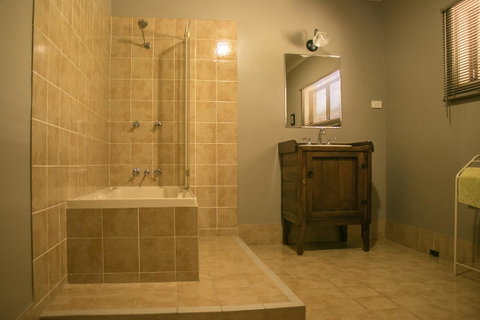 Ironstone Estate Lovedale - Your Accommodation 10