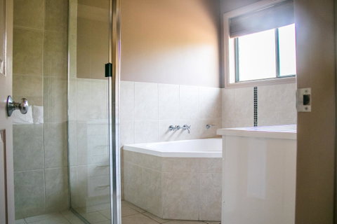 Ironstone Estate Lovedale - Your Accommodation 6
