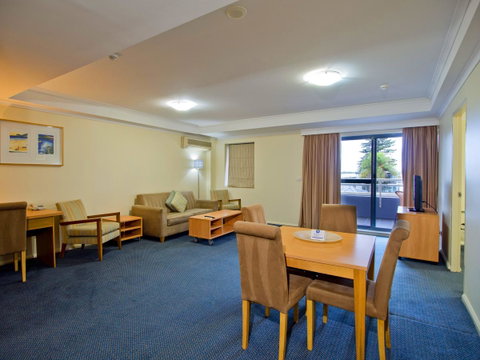 Oaks The Entrance Waterfront Suites - Your Accommodation 8
