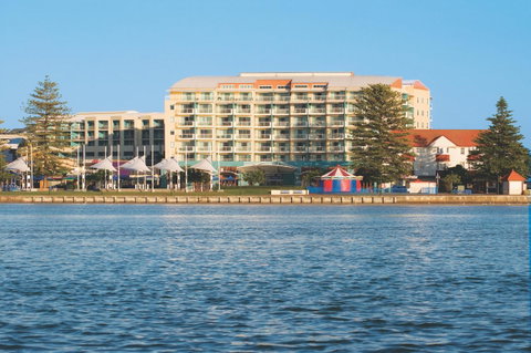 Oaks The Entrance Waterfront Suites - Your Accommodation 9