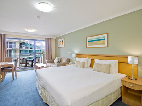 Oaks The Entrance Waterfront Suites - Your Accommodation 10