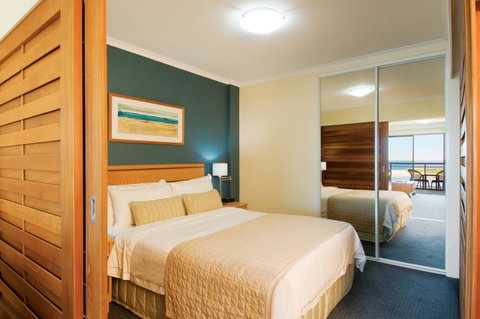 Oaks The Entrance Waterfront Suites - Your Accommodation 3