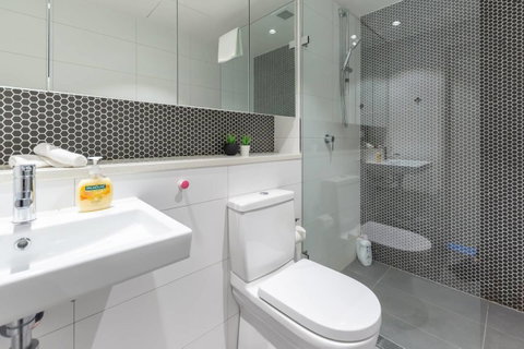 Two Bedders Apartment With Stunning Water View - Your Accommodation 9