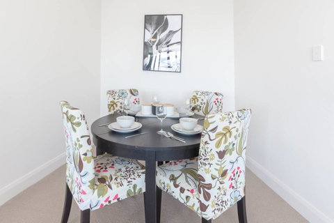 Two Bedders Apartment With Stunning Water View - Your Accommodation 17