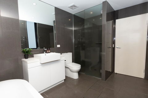 Brand New Executive Apartment - Your Accommodation 11