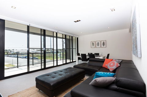Brand New Executive Apartment - Your Accommodation 2