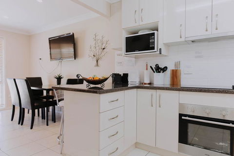 Central Wagga Self Catering Apartment - Your Accommodation 8