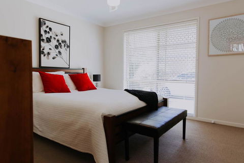 Central Wagga Self Catering Apartment - Your Accommodation 9