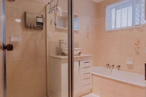 Central Wagga Self Catering Apartment - Your Accommodation 11