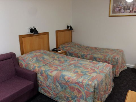 Edgecliff Lodge Motel - Your Accommodation 17