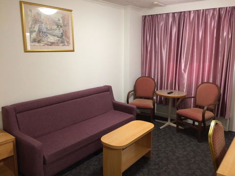 Edgecliff Lodge Motel - Your Accommodation 10