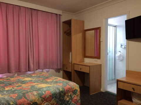 Edgecliff Lodge Motel - Your Accommodation 11