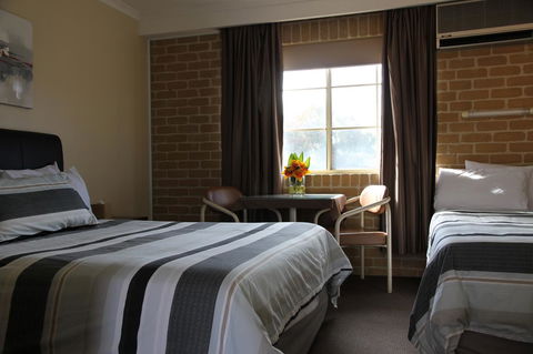 Grand Manor Motor Inn - Your Accommodation 6