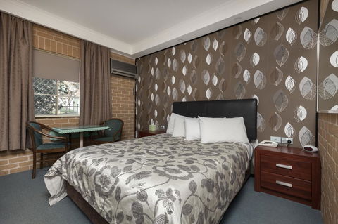 Grand Manor Motor Inn - Your Accommodation 0