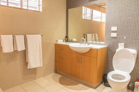 Belmont - Your Accommodation 12