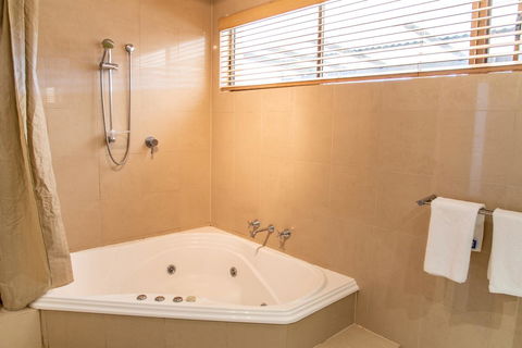 Belmont - Your Accommodation 11