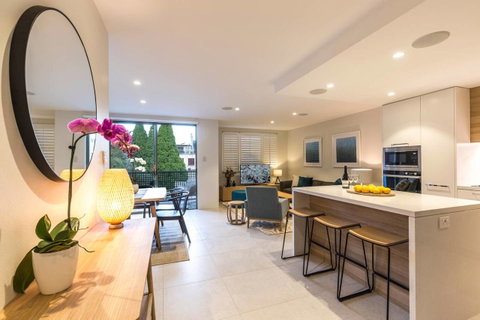 Nobbs Â· Executive 2 Storey Sydney Apartment With Pool - Your Accommodation 4