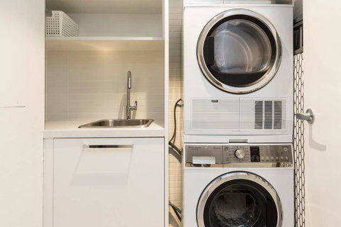 Nobbs Â· Executive 2 Storey Sydney Apartment With Pool - Your Accommodation 11