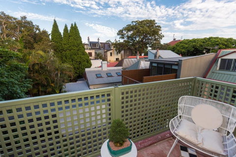 Nobbs Â· Executive 2 Storey Sydney Apartment With Pool - Your Accommodation 16