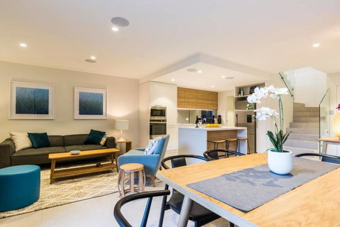 Nobbs Â· Executive 2 Storey Sydney Apartment With Pool - Your Accommodation 1