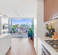 Large Light Luxe 3BDR 2BA Free Parking - walk to Sydney Uni and RPA - Your Accommodation