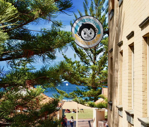 Mad Monkey Hostel Coogee Beach - Your Accommodation 9