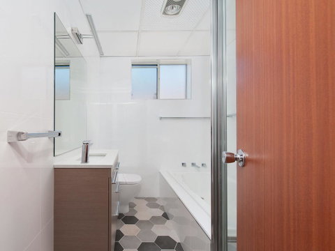 Victoria Parade, Kiah, Unit 10, 53 - Your Accommodation 11