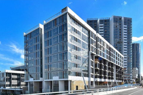 Brand New 3 Bedrooms Apt With Waterfront View - Your Accommodation 17