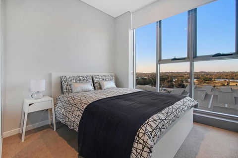 Brand New 3 Bedrooms Apt With Waterfront View - Your Accommodation 16
